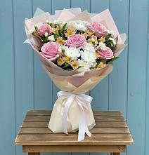 Букет цветов из:  Гвоздики, Орхидеи и Розы в Кошелево