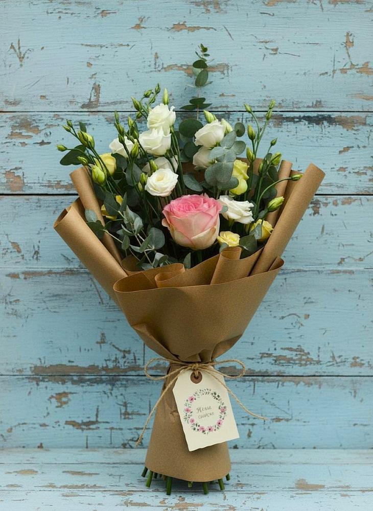 Букет цветов из: Розы и Лизиантусы в Кошелево