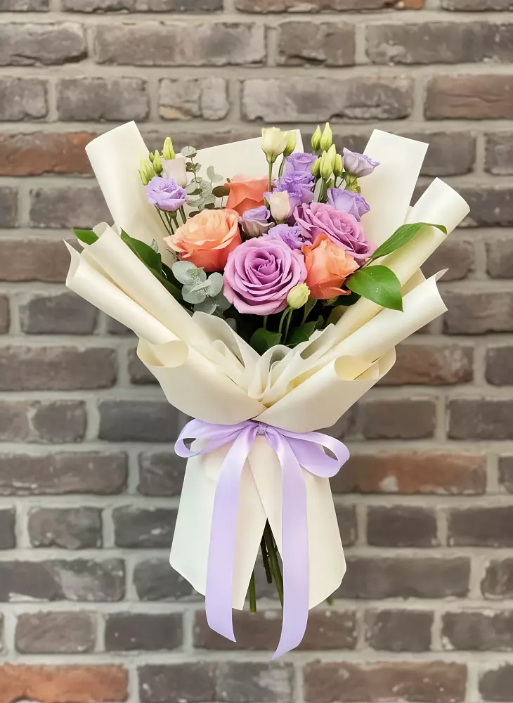 Букет цветов из: Лизиантусы и Розы в Кошелево