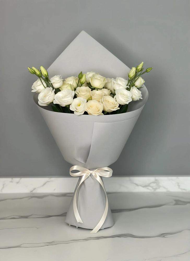 Букет цветов из: Розы и Лизиантусы в Кошелево