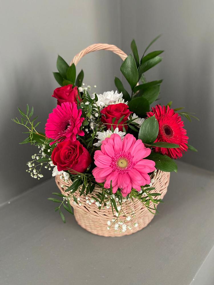 Цветочная композиция из Розы, Хризантемы и Герберы в корзине в Кошелево