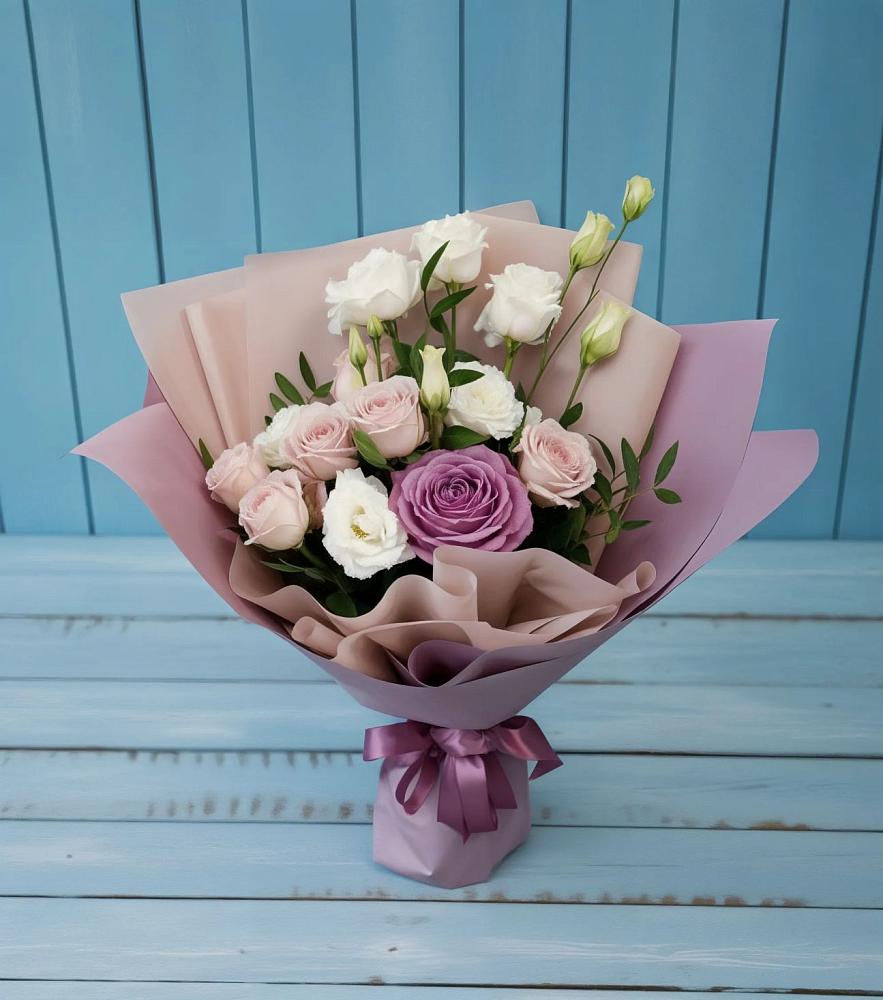 Букет цветов из: Розы и Лизиантусы в Кошелево